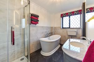Family Bathroom - click for photo gallery